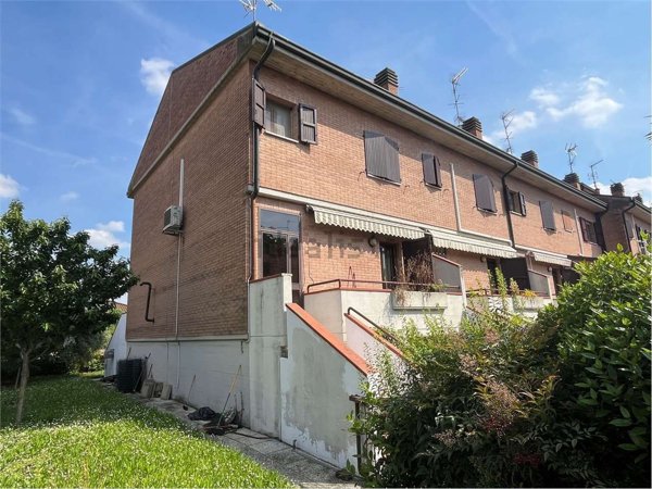 casa indipendente in vendita a Ferrara
