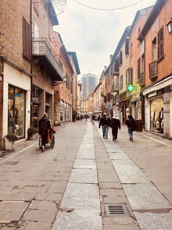 negozio in vendita a Ferrara in zona Centro Storico