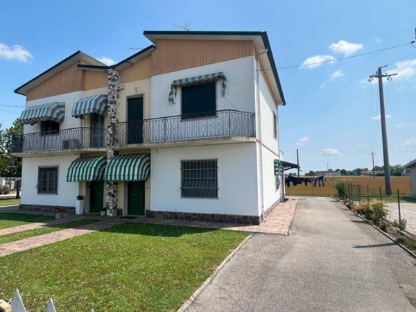 casa indipendente in vendita a Ferrara in zona Contrapò