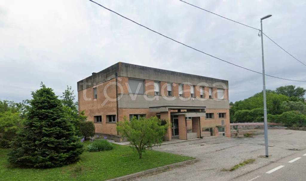 negozio in vendita a Ferrara in zona Contrapò