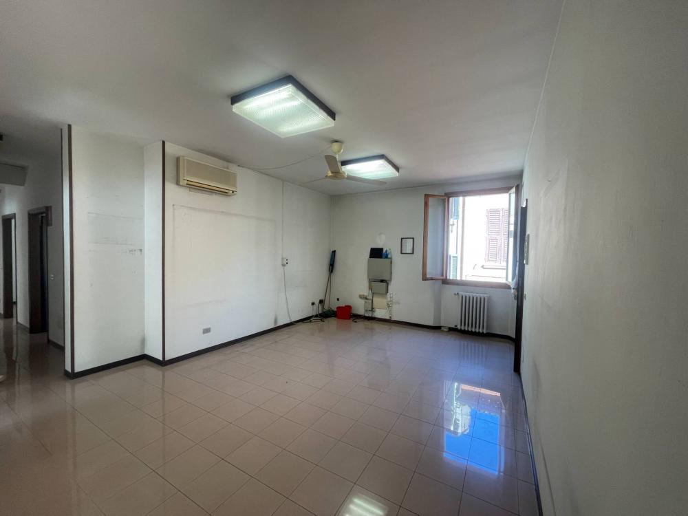 ufficio in vendita a Ferrara in zona Centro Storico