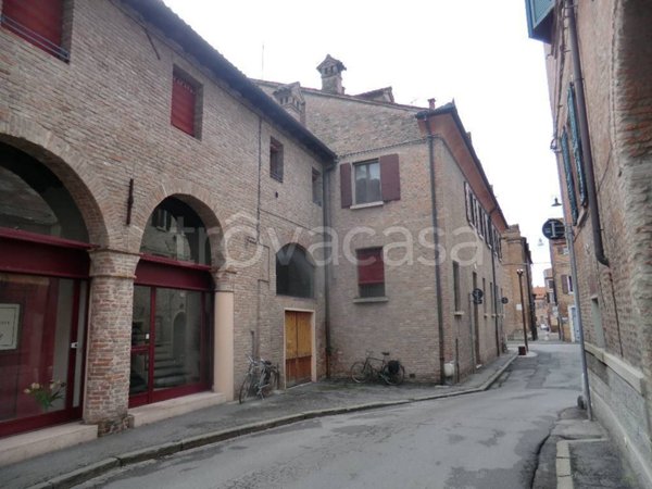 casa indipendente in vendita a Ferrara