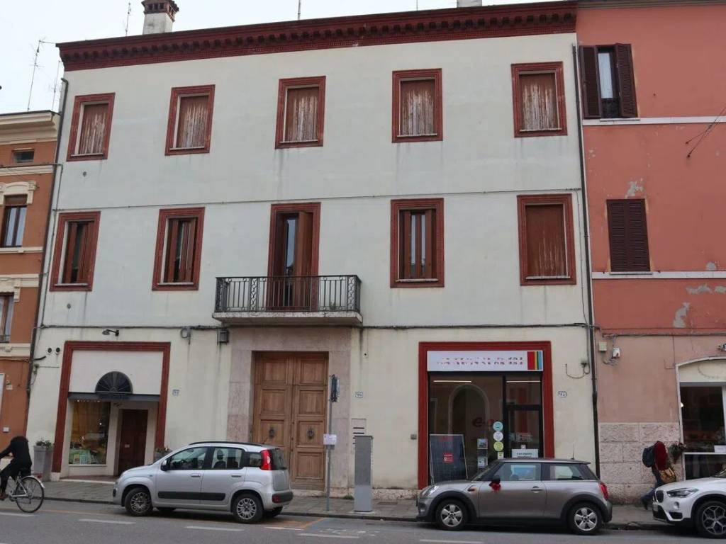 appartamento in vendita a Ferrara in zona Centro Storico