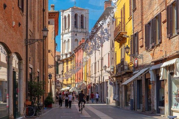 negozio in vendita a Ferrara in zona Centro Storico