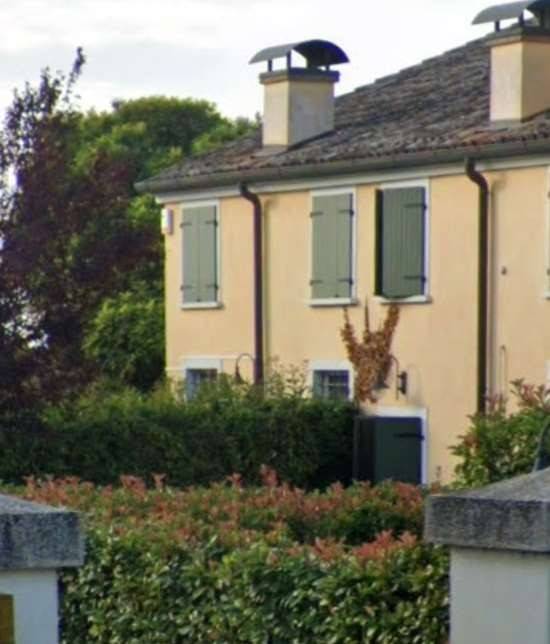 casa indipendente in vendita a Ferrara in zona Baura
