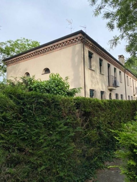 casa indipendente in vendita a Ferrara in zona Centro Storico