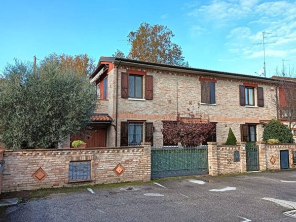 casa indipendente in vendita a Ferrara in zona San Martino