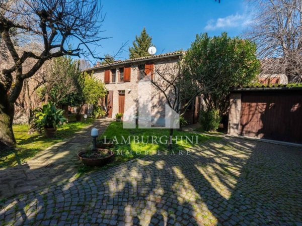casa indipendente in vendita a Ferrara