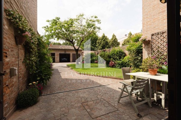 casa indipendente in vendita a Ferrara in zona Arianuova
