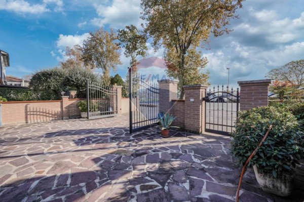 casa indipendente in vendita a Ferrara in zona Cona