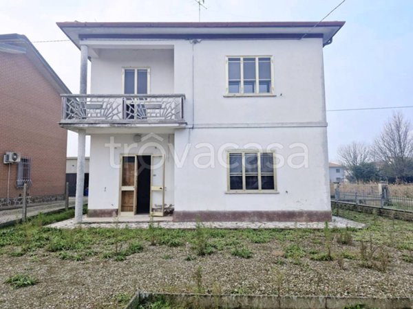 casa indipendente in vendita a Ferrara in zona Quartesana