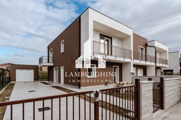 casa indipendente in vendita a Ferrara