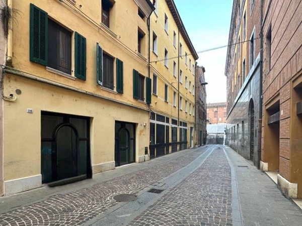 ufficio in vendita a Ferrara in zona Centro Storico