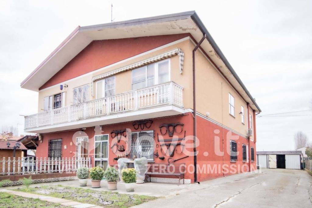 casa indipendente in vendita a Ferrara in zona Marrara