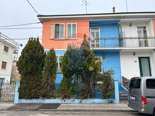 casa indipendente in vendita a Ferrara