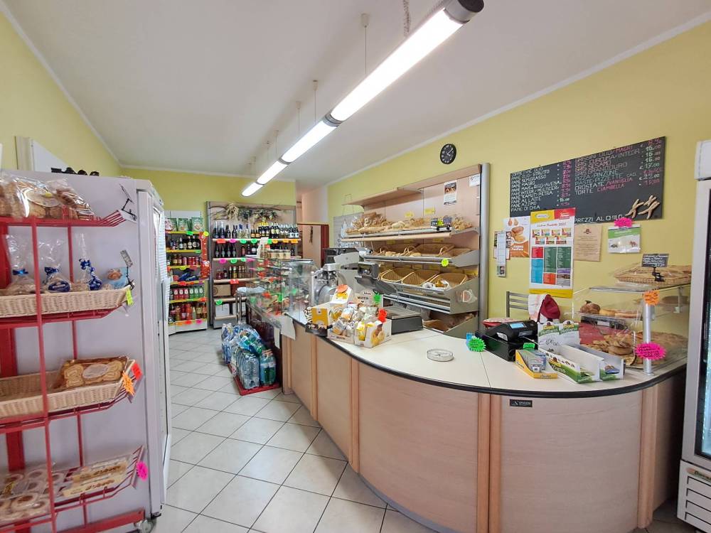negozio in vendita a Ferrara in zona Malborghetto di Boara
