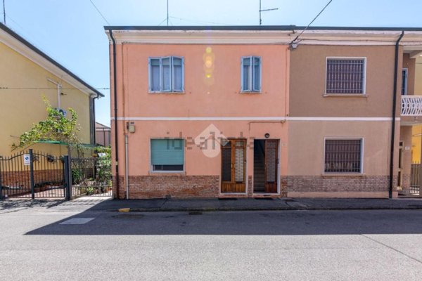 appartamento in vendita a Ferrara in zona Centro Storico