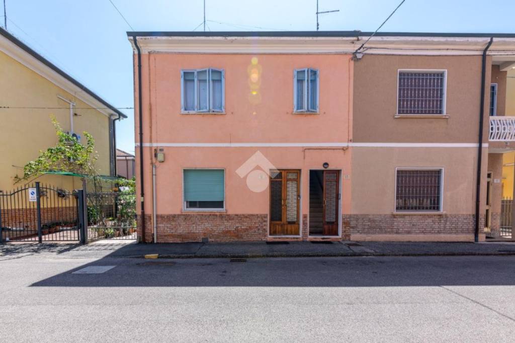 appartamento in vendita a Ferrara in zona Centro Storico