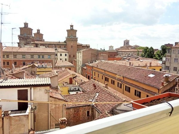 appartamento in vendita a Ferrara in zona Centro Storico