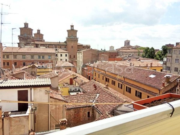 appartamento in vendita a Ferrara in zona Centro Storico