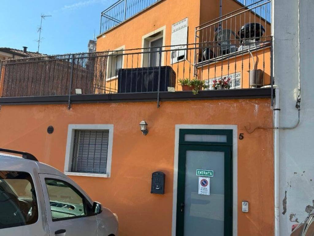 casa indipendente in vendita a Ferrara