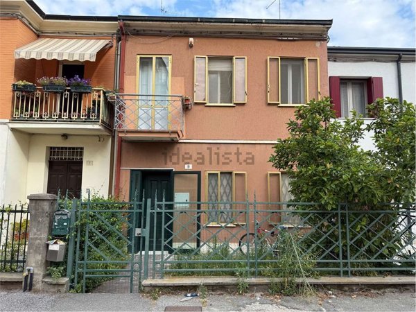 casa indipendente in vendita a Ferrara