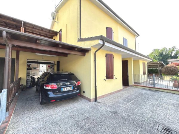 casa indipendente in vendita a Ferrara in zona Marrara