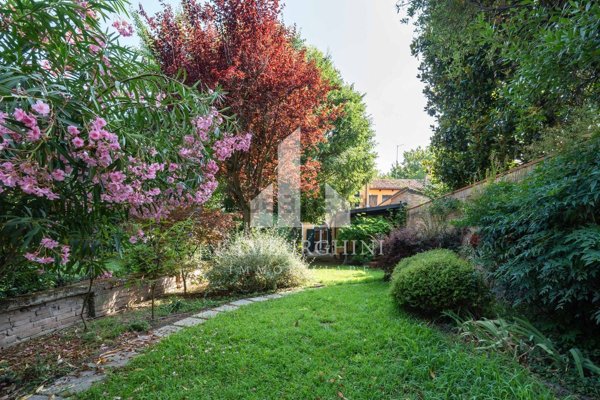 casa indipendente in vendita a Ferrara in zona Centro Storico