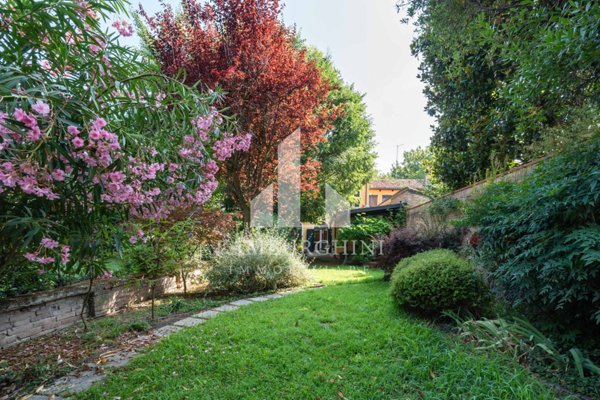 casa indipendente in vendita a Ferrara in zona Centro Storico