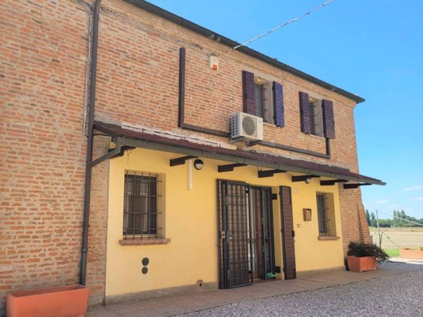 casa indipendente in vendita a Ferrara
