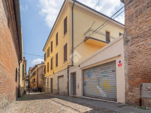 appartamento in vendita a Ferrara in zona Centro Storico