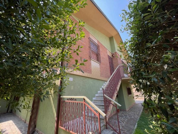 casa indipendente in vendita a Ferrara