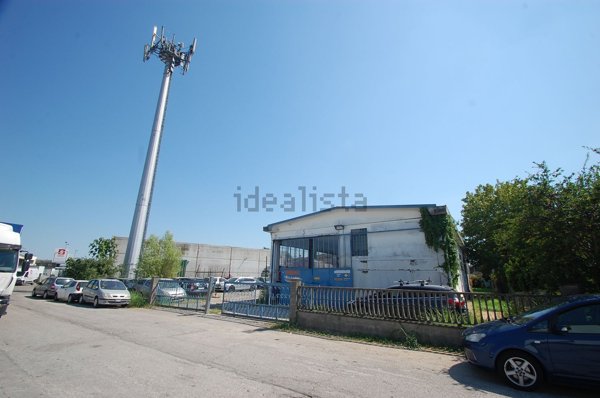 capannone in vendita a Ferrara