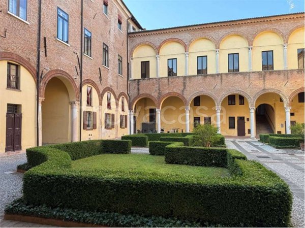 appartamento in vendita a Ferrara in zona Centro Storico