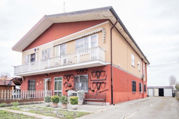 casa indipendente in vendita a Ferrara in zona Marrara