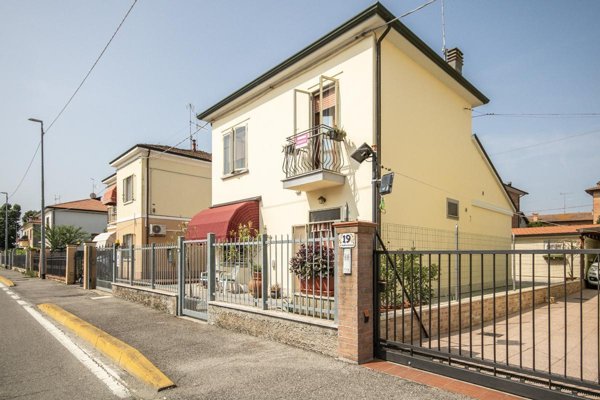 casa indipendente in vendita a Ferrara in zona Boara