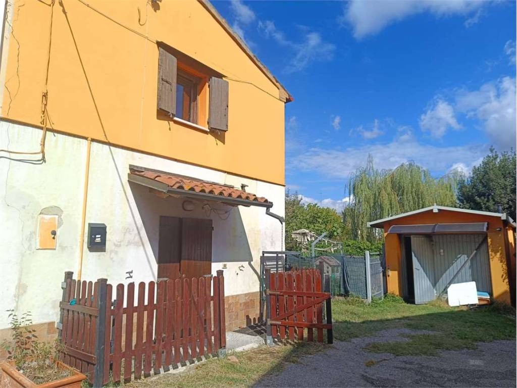 casa indipendente in vendita a Ferrara in zona San Martino