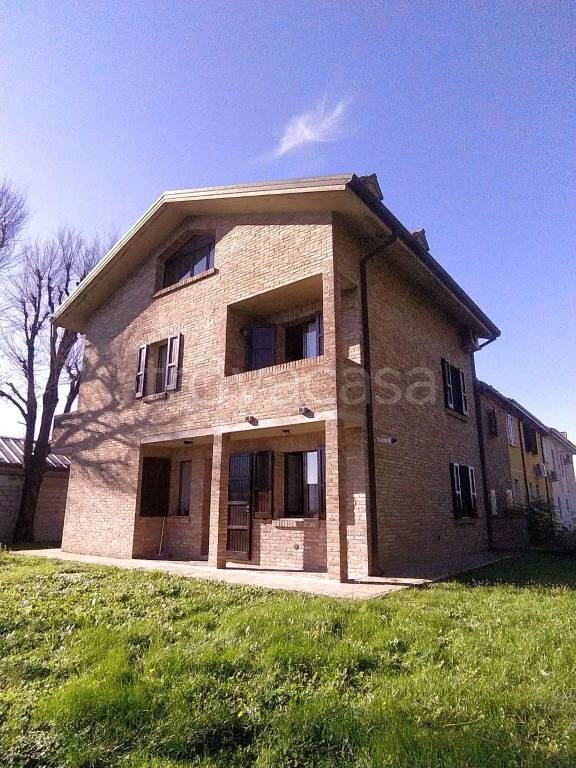 casa indipendente in vendita a Ferrara in zona Villanova