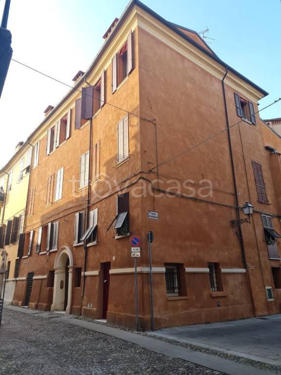 appartamento in vendita a Ferrara in zona Centro Storico