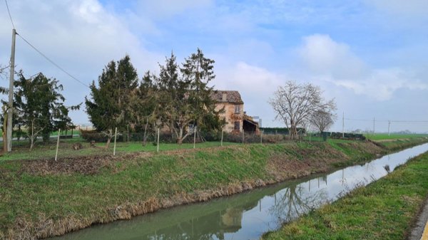 casale in vendita a Ferrara in zona Correggio