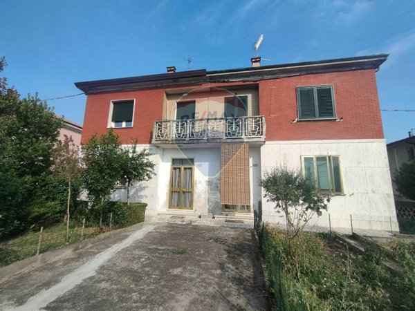 casa indipendente in vendita a Ferrara