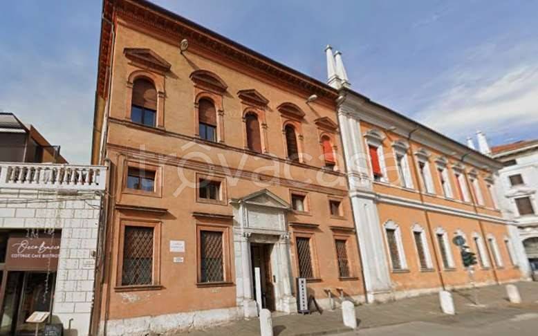 ufficio in vendita a Ferrara in zona Centro Storico