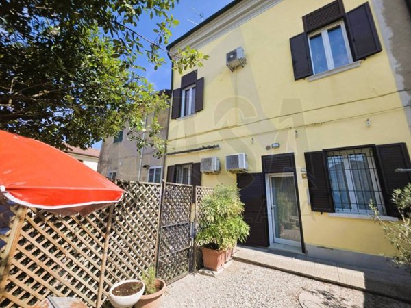 casa indipendente in vendita a Ferrara in zona San Martino