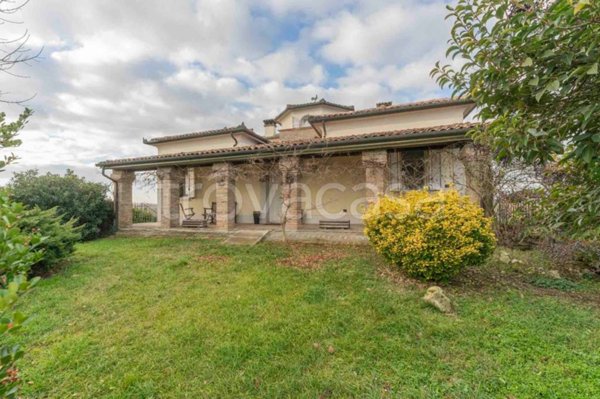 casa indipendente in vendita a Ferrara in zona Centro Storico