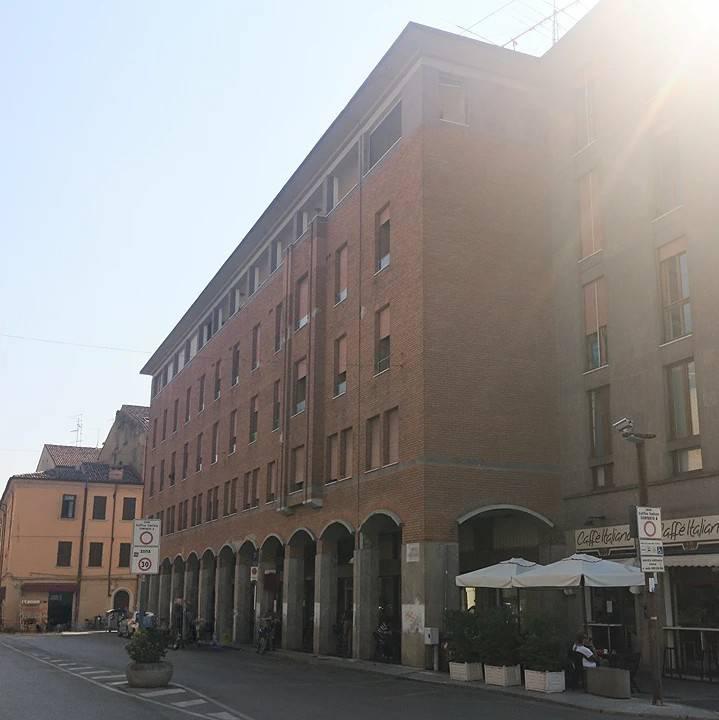 appartamento in vendita a Ferrara in zona Centro Storico