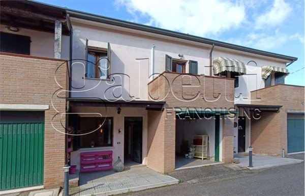 casa indipendente in vendita a Ferrara