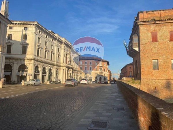 casa indipendente in vendita a Ferrara