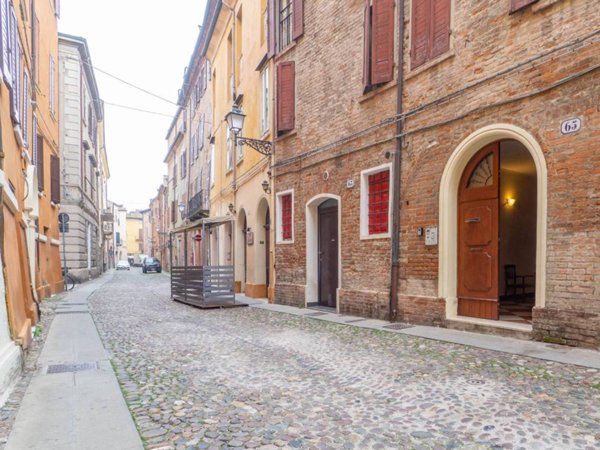 appartamento in vendita a Ferrara in zona Centro Storico