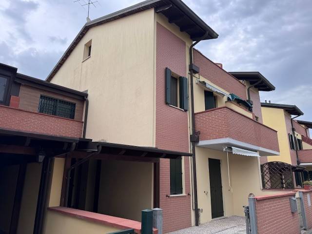 casa indipendente in vendita a Ferrara in zona Pontegradella