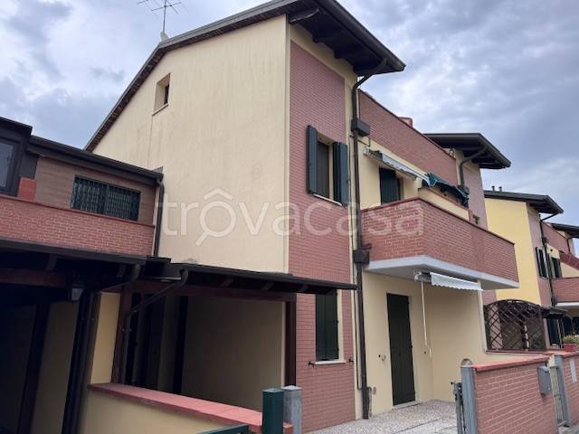 casa indipendente in vendita a Ferrara in zona Cona